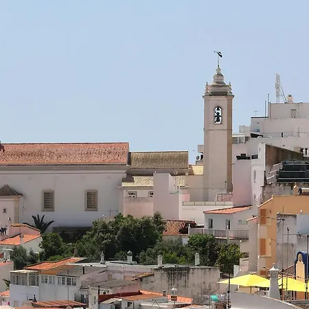 Original 3 Bedroom Downtown Αλμπουφέιρα