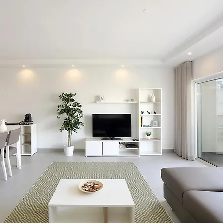 Original 3 Bedroom Downtown *