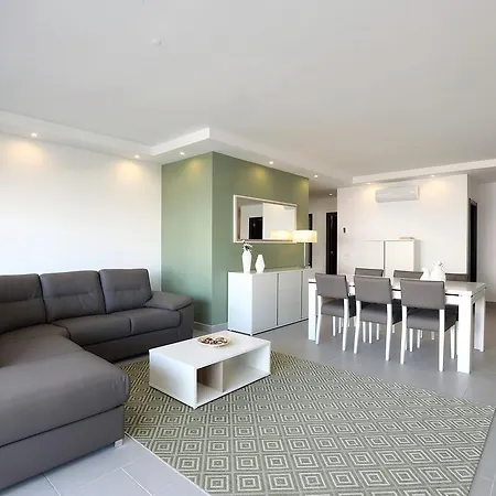 Original 3 Bedroom Downtown * アルブフェイラ